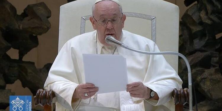 Francisco, sobre Benedicto XVI: «Fue un gran maestro de catequesis»