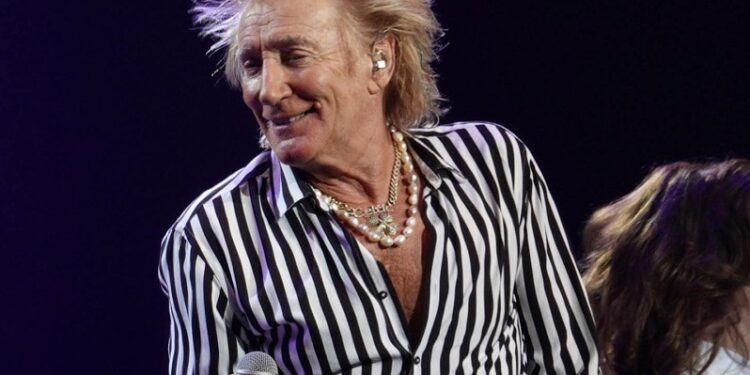 Rod Stewart pide fin al gobierno conservador: «el gobierno conservador debe hacerse a un lado y dar paso al laborismo»