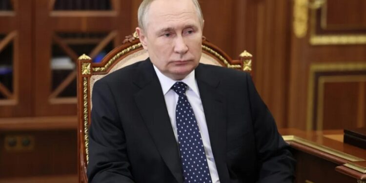 Putin ordena un alto el fuego de 36 horas a partir del mediodía de hoy