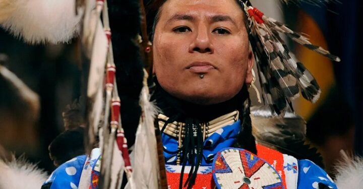Nathan Chasing Horse, actor de «Dances With Wolves» fue arrestado por agresión sexual