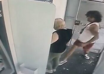 Detienen a un hombre que ingresó a un cajero automático, golpeó a una mujer y le robó dinero