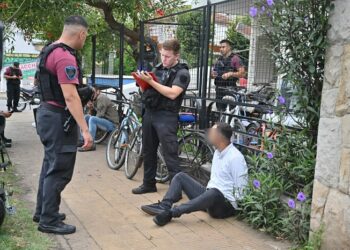 Cayeron en Villa Lugano dos delincuentes que habían robado en Palermo con inhibidores
