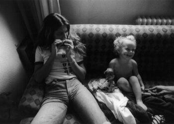 Dani Yako y 52 fotos que celebran lo «felices de estar vivos» en el exilio durante la dictadura
