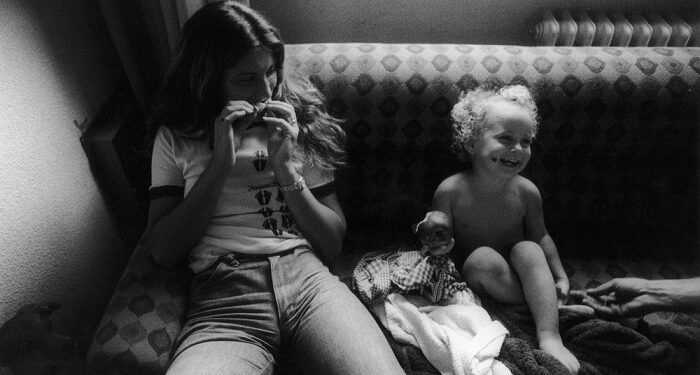 Dani Yako y 52 fotos que celebran lo «felices de estar vivos» en el exilio durante la dictadura