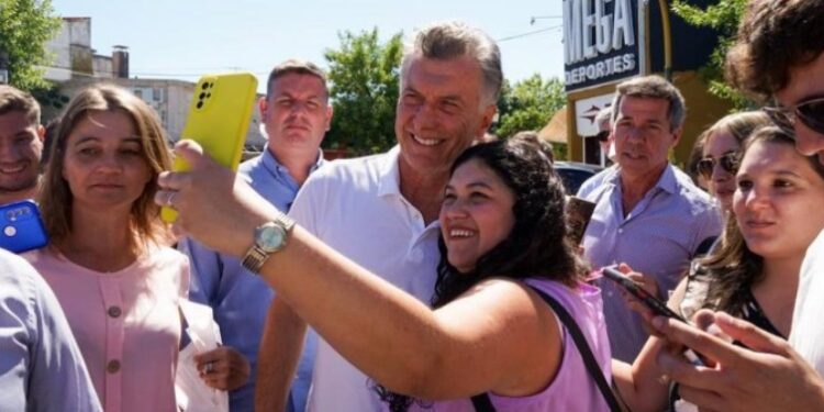 Mauricio Macri: «Pese a la bomba económica que deja el Gobierno, la Argentina tiene un enorme futuro»