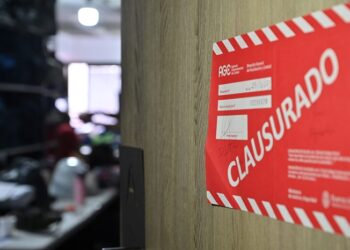 Fue clausurado en Flores un taller clandestino que empleaba a menores de edad
