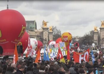 Nuevas protestas en Francia contra la resistida reforma jubilatoria, antes de su adopción