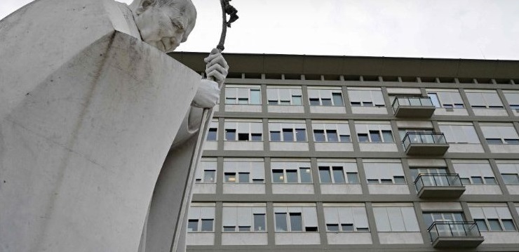 El Papa mejora y agradece el apoyo de los fieles durante su internación