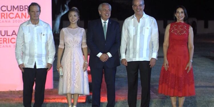 El Presidente llegó a República Dominicana y participa de la Cumbre Iberoamericana