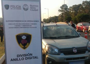 Dos detenidos en Villa Riachuelo por circular con auto recientemente robado