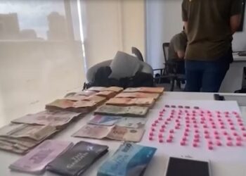 Desbaratan una banda que producía y comercializaba éxtasis y cocaína en CABA, Buenos Aires y Córdoba