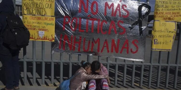 México: migrantes se quedaron encerrados en incendio mortal