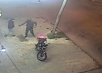 Atacan a balazos una fábrica de hielo en Rosario y dejan un mensaje extorsivo a sus dueños