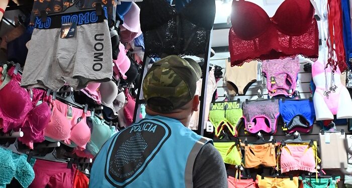 En Liniers secuestraron más de 300 prendas apócrifas en un valor de 5 millones de pesos
