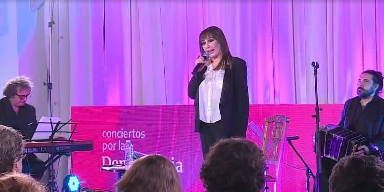 Adriana Varela cerró el Ciclo de Conciertos por la Democracia en la quinta de Olivos
