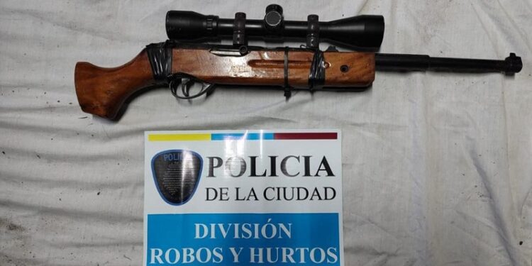 En menos de 48 horas fueron detenidos los tres delincuentes que robaron en un supermercado de Monserrat