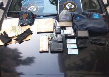 Tres detenidos en Recoleta con inhibidor que intentaban cometer una entradera