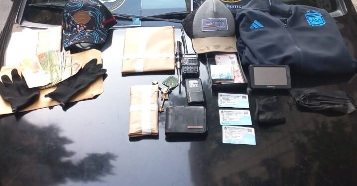 Tres detenidos en Recoleta con inhibidor que intentaban cometer una entradera