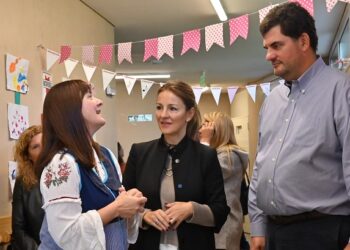 Burzaco y Acuña recorrieron los nuevos Espacios Seguros instalados en las escuelas porteñas