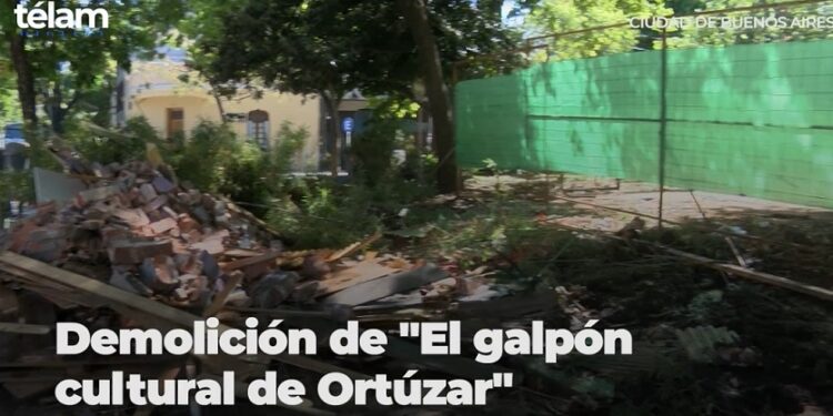 Personal del gobierno porteño terminó de demoler «El galpón cultural de Ortúzar»