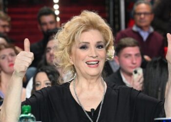 Iva Zanicchi sufrió una severa caída de la escalera