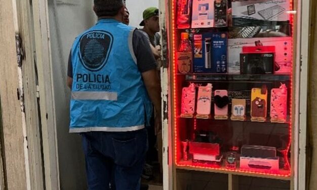 Golpe al Rey del Iphone: incautan 137 celulares robados y recuperan documentos sustraídos tras seis allanamientos