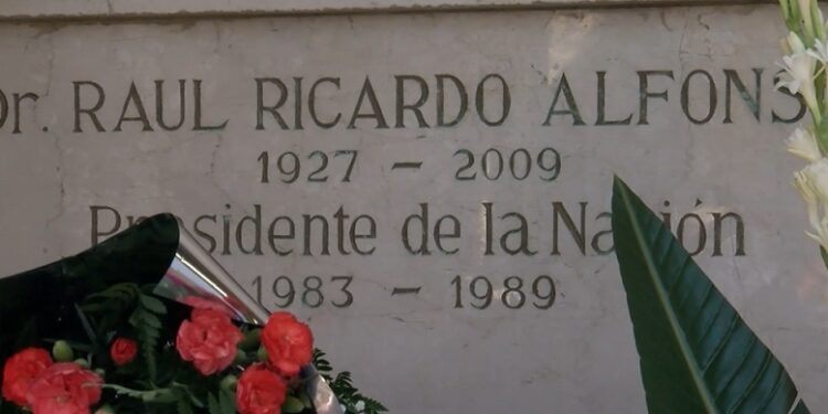 La UCR homenajeó el legado del expresidente Raúl Alfonsín a 14 años de su fallecimiento