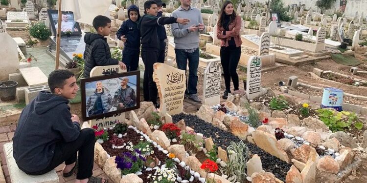 Los muertos no caben en el campo de refugiados de Yenín
