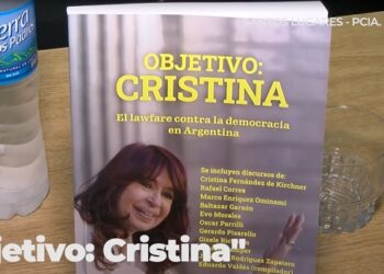 Dirigentes del FdT presentaron libro sobre Cristina Kirchner y pidieron por su postulación