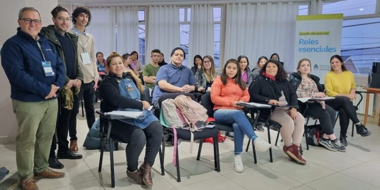 En Ushuaia, autoridades del Ministerio de Turismo de la Nación visitaron una clase del Programa de Capacitación Roles Esenciales