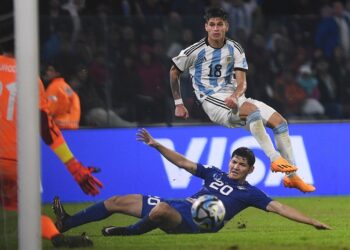 El baile de la gambeta de Brian Aguirre genera ilusión en Argentina