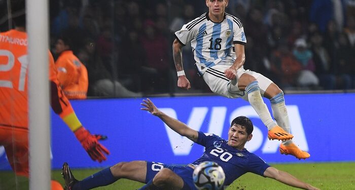 El baile de la gambeta de Brian Aguirre genera ilusión en Argentina