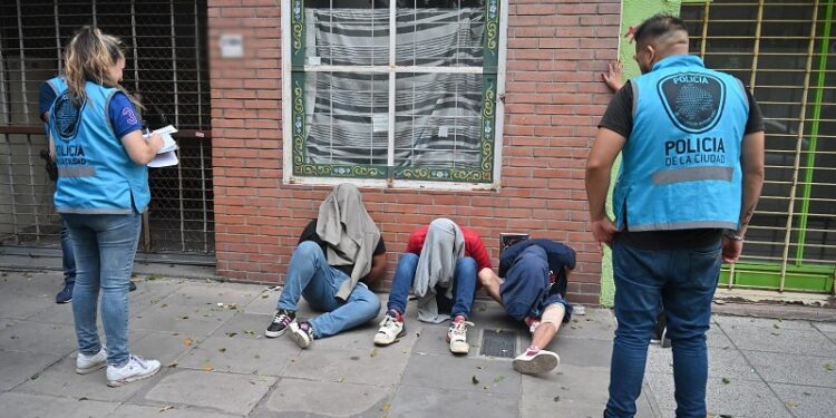 Cae banda de chilenos dedicada a cometer entraderas