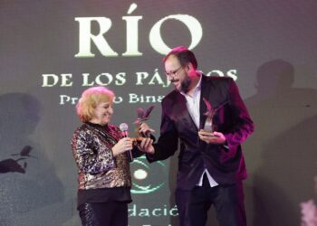 La artista visual  Ida De Vincenzo fue distinguida con  3 estatuillas durante la 10 ° edición del Premio Río de los Pájaros en Concordia