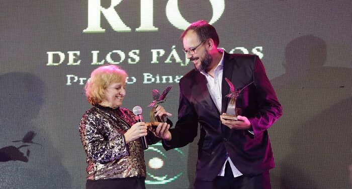 La artista visual  Ida De Vincenzo fue distinguida con  3 estatuillas durante la 10 ° edición del Premio Río de los Pájaros en Concordia