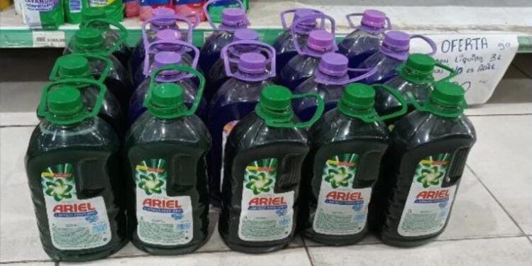 Incautan 147 litros de jabón líquido peligroso para la salud