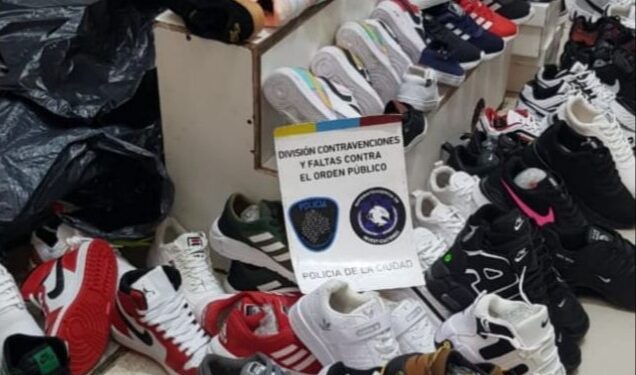 Incautación millonaria de zapatillas y prendas truchas en Once y Mataderos