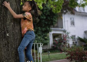 Los niños negros son más propensos a tener asma. Mucho se reduce a donde viven