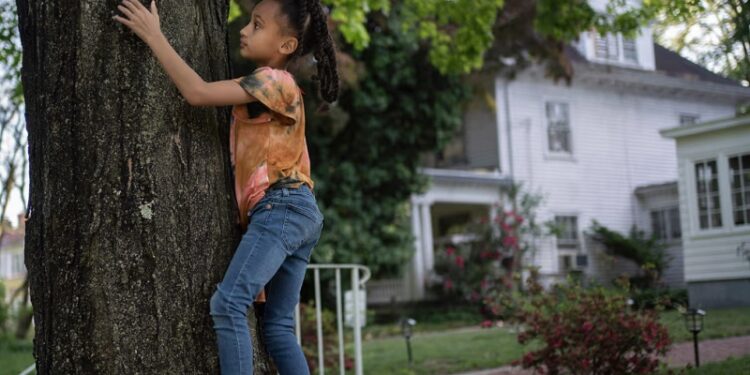 Los niños negros son más propensos a tener asma. Mucho se reduce a donde viven