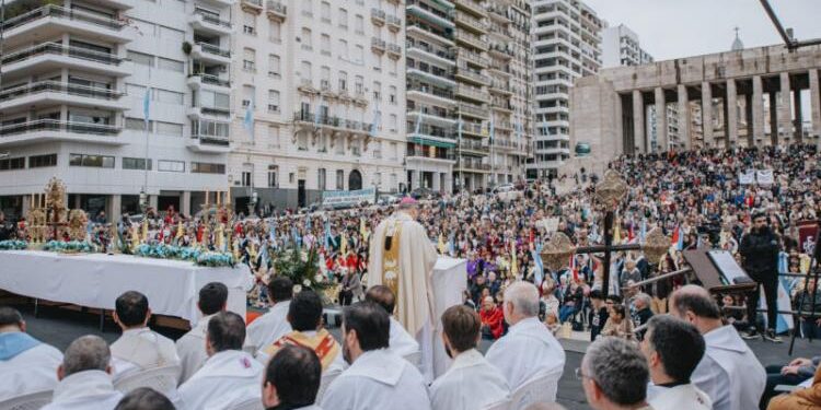 Mons. Martín: «Recemos y trabajemos por la paz en Rosario»