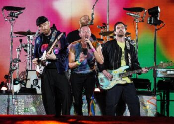 Coldplay saluda al campeón en el estadio Maradona
