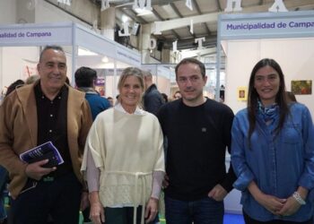 Cynthia Hotton recorrió Campana y Zárate, y visitó una de las primeras iglesias evangélicas de la provincia, fundada por su abuelo