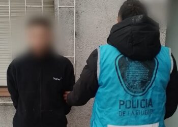 Cae delincuente buscado por robo a mano armada