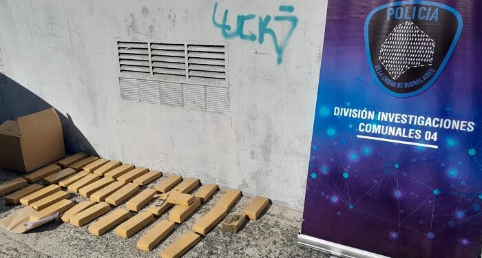 Detienen y dictan prisión preventiva a dos narcos con más de 18 kilos de marihuana en Parque Patricios