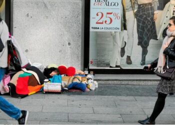 El Papa pide ‘no apartar la mirada de los pobres’