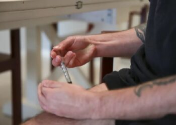 Adultos transgénero en Florida ‘sorprendidos’ de que la nueva ley también limita su acceso a la atención médica