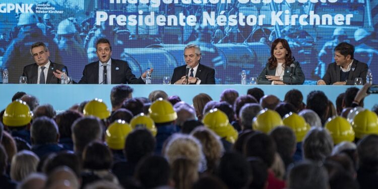 Funcionarios y dirigentes destacaron que el gasoducto Néstor Kirchner traerá «soberanía energética»