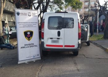 Dos hombres armados detenidos tras una persecución que acabó en Lomas del Mirador