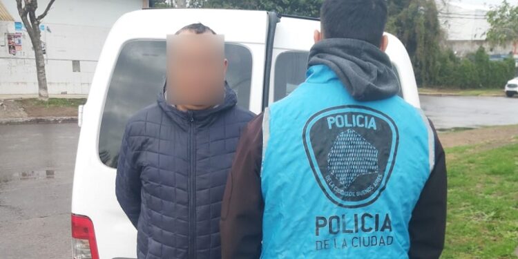 Capturan a falso enfermero prófugo