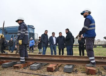 Instalaron los primeros 80 durmientes de plástico reciclado, en Rosario